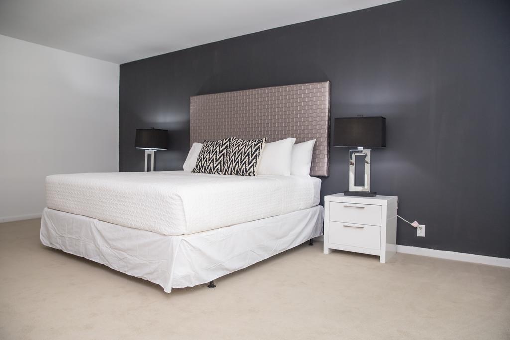 Oceanfront Contemporary Suites Μαϊάμι Μπιτς Δωμάτιο φωτογραφία
