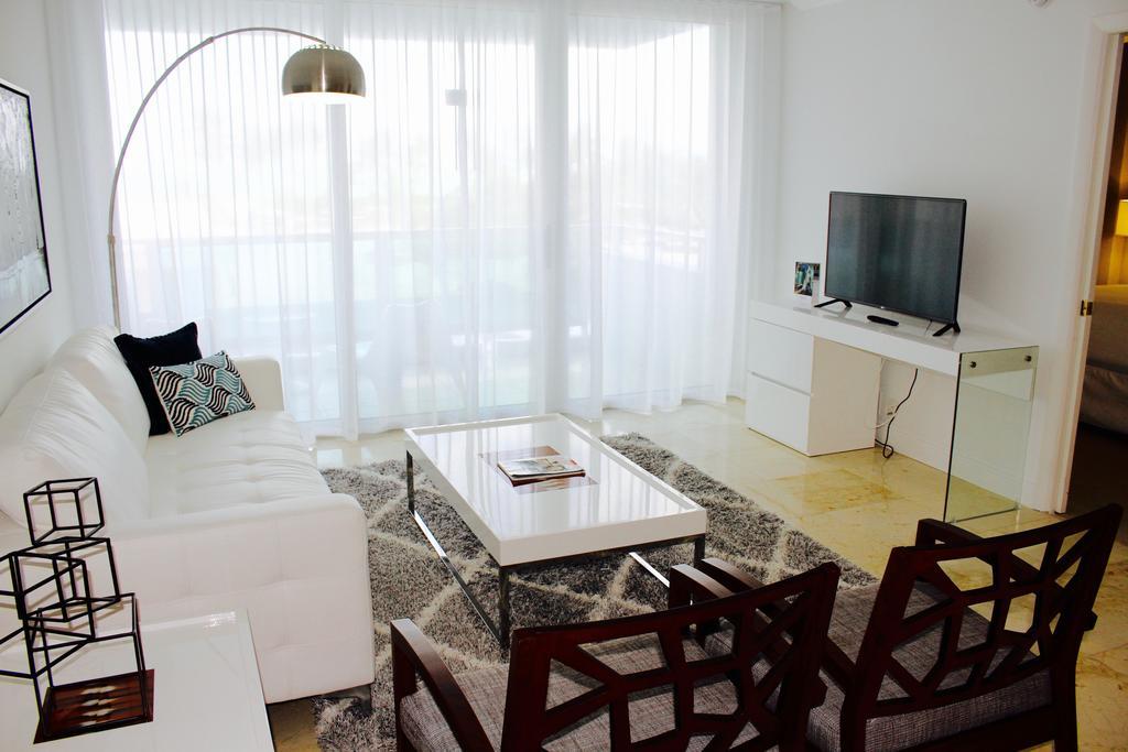 Oceanfront Contemporary Suites Μαϊάμι Μπιτς Δωμάτιο φωτογραφία